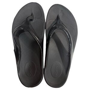 OOFOS OOlala Women's Black Patent Luxe Flip Flop Thong Recovery Sandals 9 EU 40